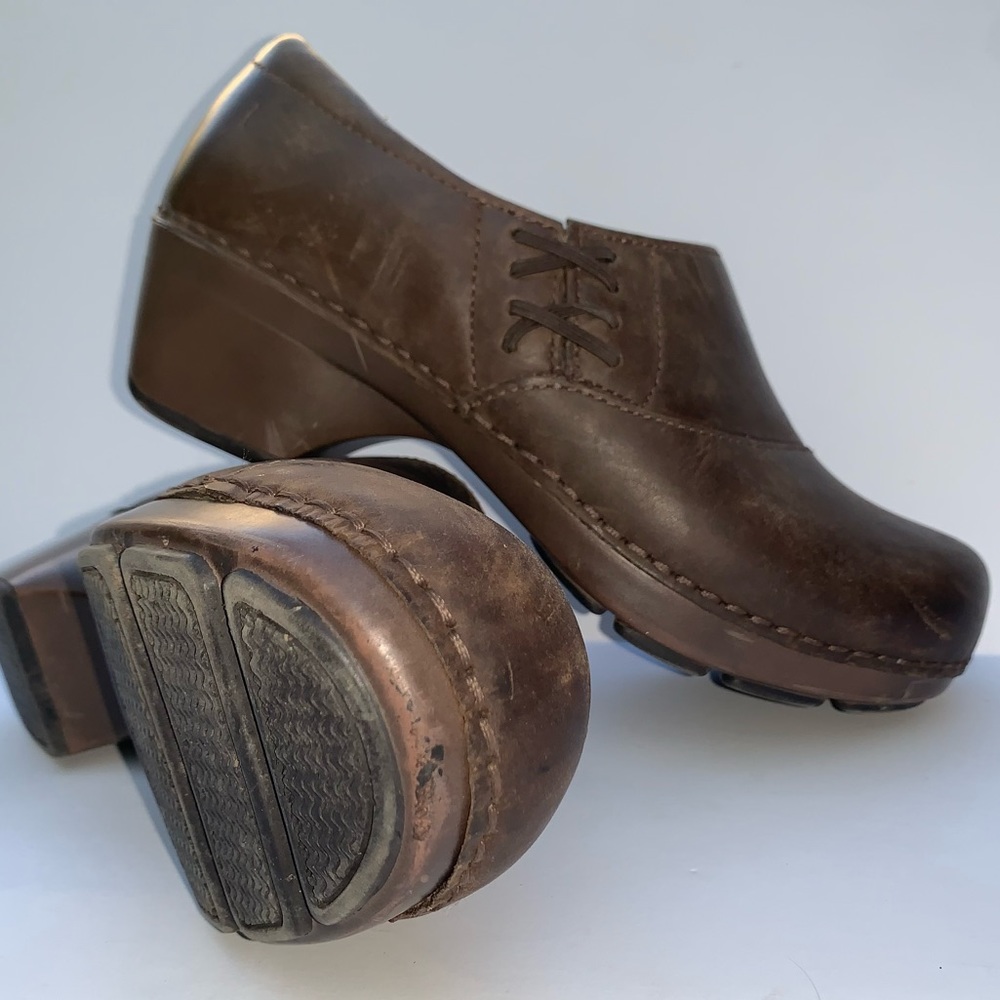 Dansko Shoe Size US 6.5 - 7 37 EU Brown Stacie Crisscross Leather Comfort Clogs